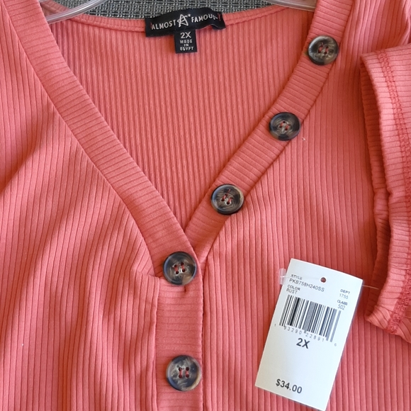 Women's top - Picture 3 of 3